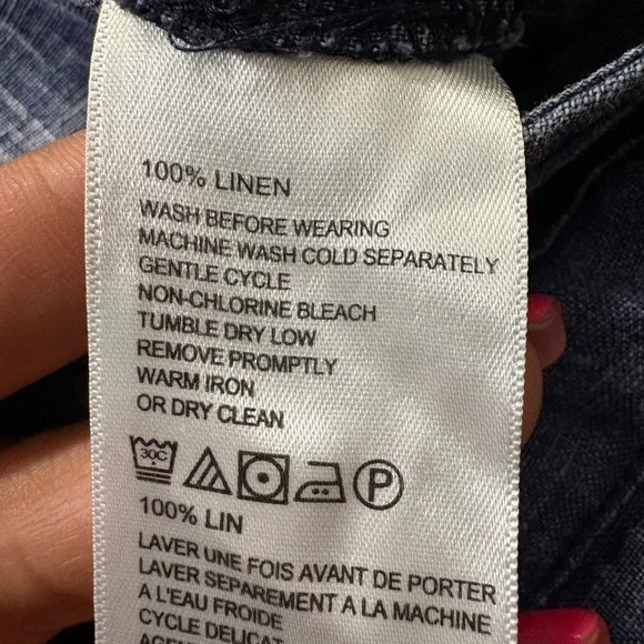 Tommy Bahama Blue Washed Linen Cargo Cropped Pants. Front, Back Pockets, Zipper - Picture 4 of 11